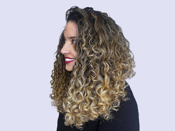 Half Brown Half Blonde Hairstyles: Wavy Balayage Blend Curly Hair